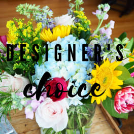 Mixed bouquet with hydrangea, roses, and sunflowers in a glass vase