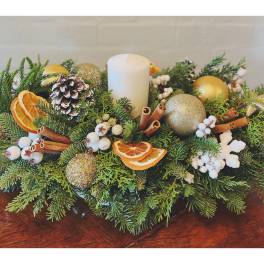 Long Centerpiece w/candle- gold & white