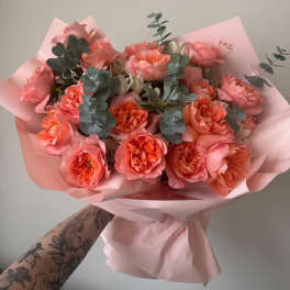 Spring affair- Garden roses, Eucaliptus