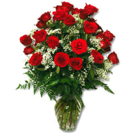 Bouquet of red roses in a clear glass vase