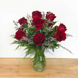 Bouquet of red roses in a clear glass vase