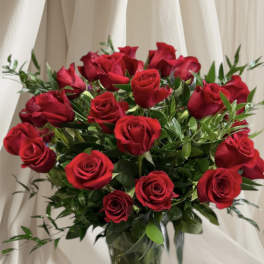 Bouquet of red roses in a clear glass vase