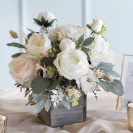 Simplicity Roses and Lisianthus