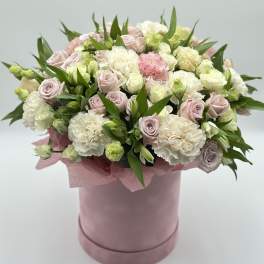 Pink and white bouquet in a round pink box