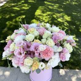 Pink and white mixed bouquet in a lavender hatbox