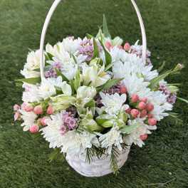 White and pink flower basket with a curved handle