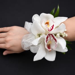 Cloud Pearl Corsage