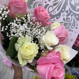 Bouquet of pink and pale yellow roses with baby's breath