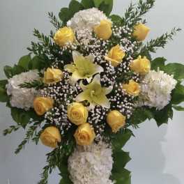 Cross-shaped floral spray with yellow roses and white blooms