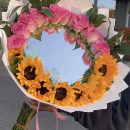 CUSTOM ROUND MIRROR BOUQUET
