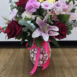 Barro vase with flowers