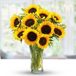 Bouquet of sunflowers in a clear glass vase