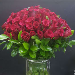 Bouquet of red roses in a clear glass vase