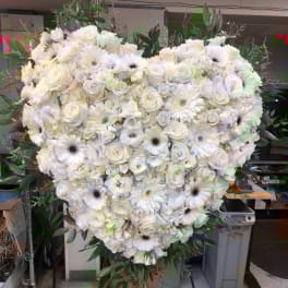 Large heart-shaped white floral spray with roses and daisies