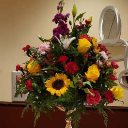 Table arrangement for special events mix flowers