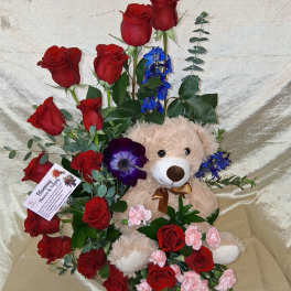 Elegant arrangement with bear and red roses in spiral