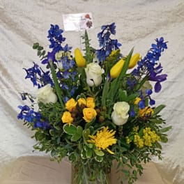 Elegant arrangement with roses and tulips
