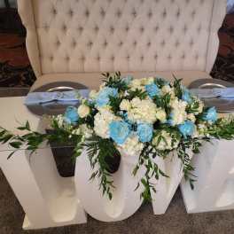 Main table center piece blue and white flowers