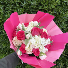 Pinks and whites bouquet Wrap