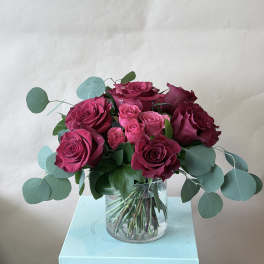 Bouquet of deep pink roses in a clear glass vase