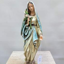 Statue of a veiled woman holding white flowers