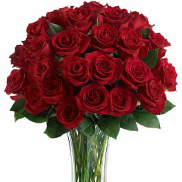 Bouquet of red roses in a clear glass vase