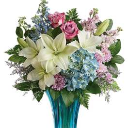 Teleflora's Heart's Pirouette Bouquet
