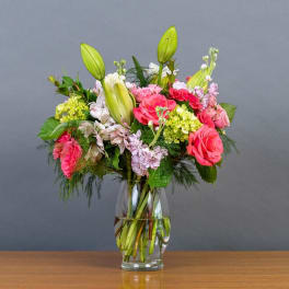 Bouquet of pink roses and lilies in a clear glass vase