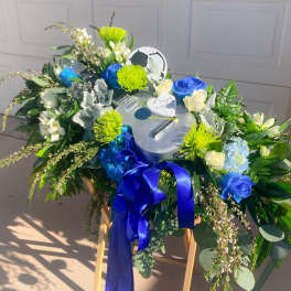 Floral arrangement around a guitar-shaped centerpiece with blue ribbon
