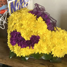 YELLOW NIKE TENNIS SHOE