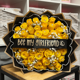Bee My Girlfriend Yellow Rose Buchon