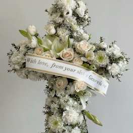 cruz de clavel, rosa y cinta perzonalizada By Special Moment´S