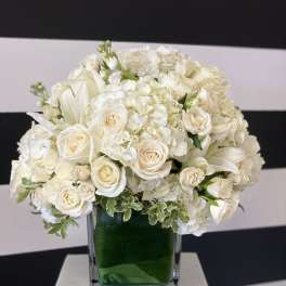 White Elegance Centerpiece