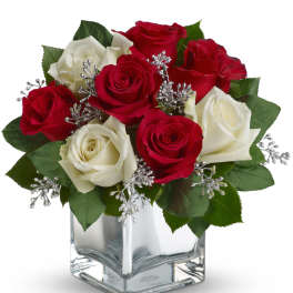 Teleflora's Snowy Night Bouquet