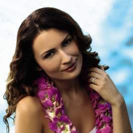 FTD Brilliant Shades of Love Lei