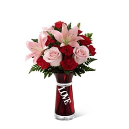 The FTD Hold My Heart Bouquet