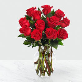 Bouquet of red roses in a clear glass vase