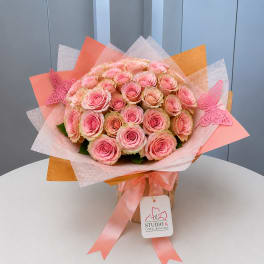 Studio K Signature 30 Rose Hand Bouquet