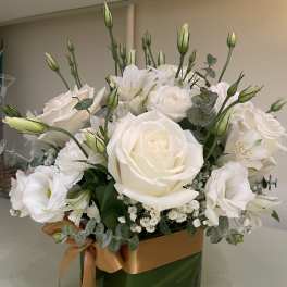 Roses and Lisianthus Arrangement