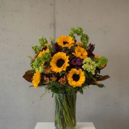 Sunflower bouquet in a clear glass vase