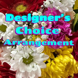 Colorful bouquet of daisies and roses with baby's breath