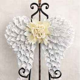 Angel Wings 24"x24" Floral Center