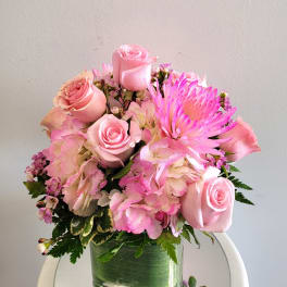 Pink roses and hydrangeas in a glass vase