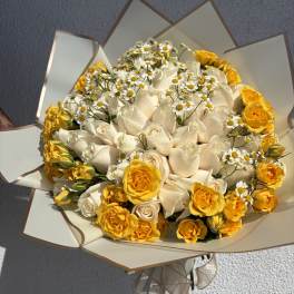 Bouquet of white and yellow roses with small white daisies