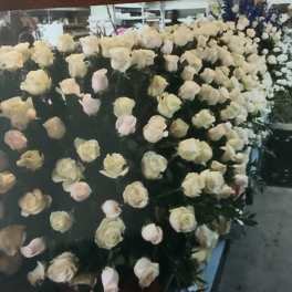 Floor arrangement for front of casket