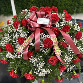 Basic Carnation casket spray