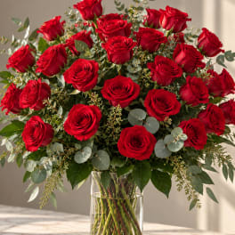 Bouquet of red roses in a clear glass vase