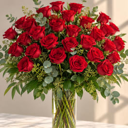 Bouquet of red roses in a clear glass vase