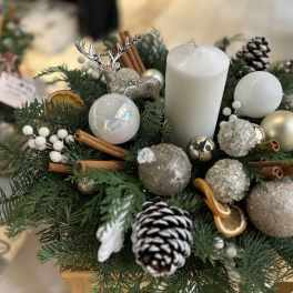 Holiday- Round Centerpiece: gold & white