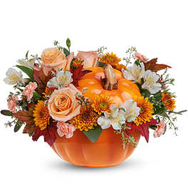 Pumpkin-shaped vase with peach roses and autumn flowers